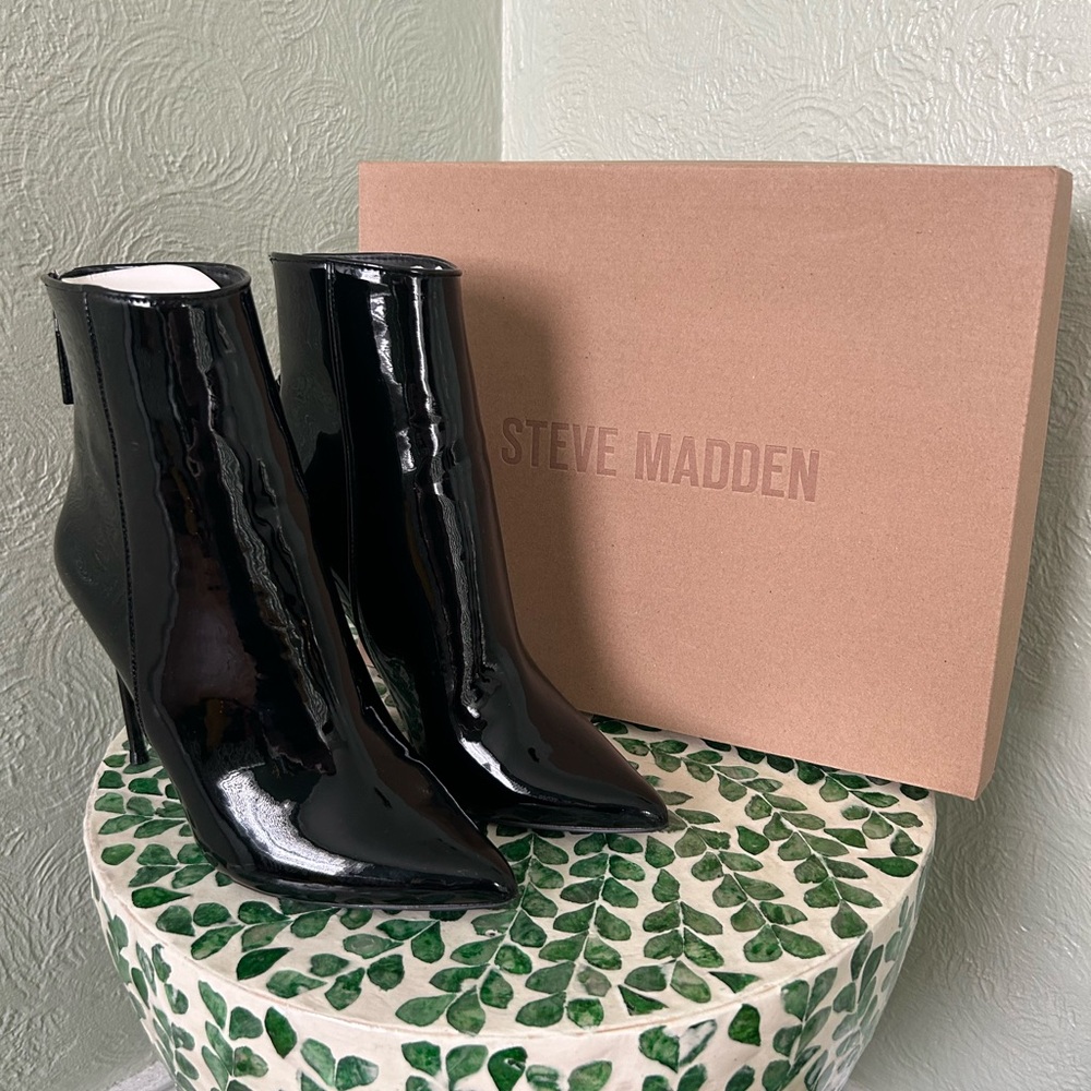 Steve Madden Valiant Patent Leather Zipper Pointed Toe Ankle Boots size 7.5
